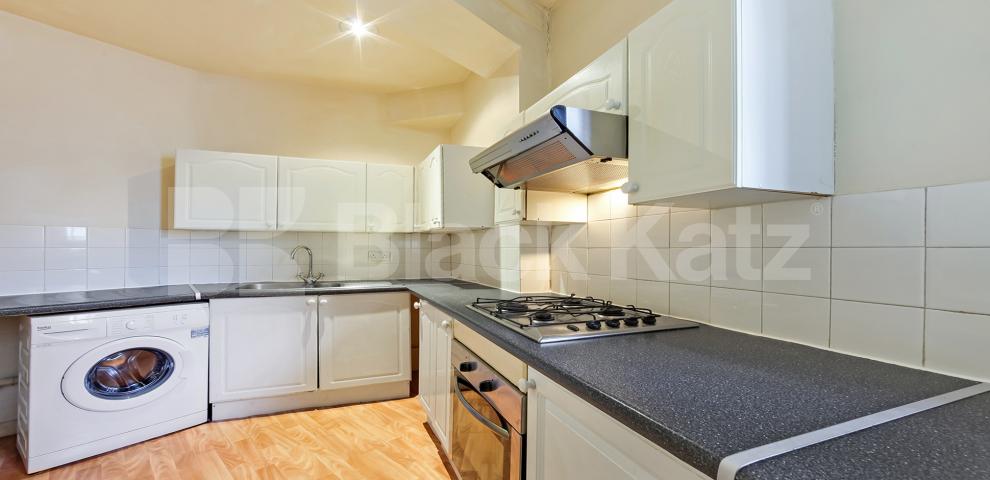 			LET , 4 Bedroom, 1 bath, 1 reception Apartment			 Merton Road, East Putney/Wandsworth Town